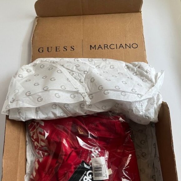 *NWT GUESS Red Rose Jeweled Tshirt - Women's Size XL - Picture 3 of 3